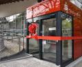Bild: Stephan Huber
Der neue SB-Pavillon der Sparkasse in Rosenberg kann von Kunden jetzt genutzt werden.