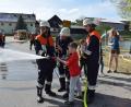 Bild: bnr
Einmal Feuerwehrmann zu sein, war für die Kinder das Höchste. Am Blaulichttag der Feuerwehr Dürnersdorf durften die Kinder die Wasserspritze ausprobieren.