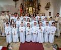 Bild: Fotografie Judith Deichl/exb
24 Kinder aus der Pfarrei Schmidgaden feiern ihre Erstkommunion, auf die sie sich wochenlang vorbereitet haben.