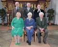 Bild: wku
Helmut Trautmann, Willi Renner (hinten, stehend) und Angelika Dürr (sitzend, links) begingen ihre Eiserne Konfirmation, Hans Pöllinger (sitzend, rechts) seine Gnadenkonfirmation. Barbara Bernt (Mitte sitzend) feierte nach 80 Jahren die Kronjuwelenkonfirmation.