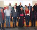 Bild: BSZ Wiesau/exb
Lehrkräfte des BSZ Wiesau gruppierten sich mit Bischof Rudolf Voderholzer (vorne, Mitte) und Pfarrer Markus Nees (hinten, rechts) zum Erinnerungsbild.
