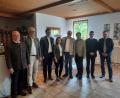Bild: BDF-Bezirksverband Oberpfalz
Die Runde bei der Bezirksversammlung (v.l.n.r.): Alwin Kleber (bisheriger stellv. Bezirksvorsitzender), Reinhardt Neft (Vorstand Bayerische Staatforsten), Christian Doleschal (Europa-Abgeordneter), Rebekka Kornder, Bernd Lauterbach, Josef Ziegler (Präsident Waldbauernvereinigung), Oswald Hamann (Bezirksvorsitzender BDF Oberpfalz), Fabian Pscheidt (neuer stellv. Bezirksvorsitzender)