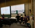 Archivbild: End Fossil Regensburg
Mit Pflanzen, Sofas und einer Schaukel haben sich Aktivisten im Hörsaal 2 der Uni Regensburg eingerichtet. Das Bild wurde unserer Redaktion von der Gruppe "End Fossil Regensburg" zur Verfügung gestellt, Bildmaterial aus unabhängigen Quellen liegt uns nicht vor.