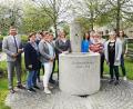 Bild: bey
Bürgermeister Rainer Rewitzer freut sich über die Harmonie im Obst- und Gartenbauverein Burkhardsrieth, was sich bei den Neuwahlen "ohne Männerquote" gezeigt habe.