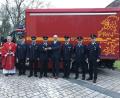Bild: mma
So sieht es aus, das neue Prachtstück der Hahnbacher Feuerwehr bei der Segnung (von links): Pfarrer Christian Schulz, der ehemalige Kreisbrandrat Franz Iberer, stellvertretender Kommandant Philipp Gebert, Kommandant Michael Iberer, Bürgermeister Bernhard Lindner, Kreisbrandrat Fredi Weiß, stellvertretender Kommandant Markus Weber und Kreisbrandinspektor Christof Strobl.