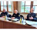 Bild: lg
Sicherheitsgespräch mit dem neuen Dienststellenleiter: Polizeioberkommissar Armin Ismail, Inspektionsleiter Werner Linhart und Polizeihauptkommissar Nobert Ehebauer präsentieren die aktuellen Zahlen.