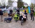 Bild: gac
Es gibt viele Arten, mit dem Fahrrad Lasten zu transportieren (von links): Den Fahrradanhänger, das Longtail, das Long John (mit seriennahem und extra großem "Kofferraum"), das Trike (nicht im Bild) und mehr.