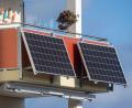 Symbolbild: Stefan Sauer/dpa
Solarmodule für ein sogenanntes Balkonkraftwerk hängen außen an einer Wohnung. Infos zu dieser Form der Solartehcnik gibt es bei einer Veranstaltung in Kümmersbruck.