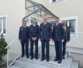Bild: Polizeipräsidium Oberpf./exb
Polizeihauptkommissar Sebastian Lintl, Polizeihauptkommissar Bernhard Voith, Polizeivizepräsident Thomas Schöniger, Polizeihauptkommissar Christian Allgeier, Personalrat Franz Eichenseher (von rechts).