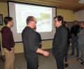Bild: Winkler
Auch nach der offiziellen Präsentation der Pläne für die Neugestaltung der Dorfmitte in Neunkirchen stand Baudezernent Oliver Seidel (rechts) Rede und Antwort.
