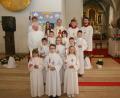Bild: swo
Drei Mädchen und sechs Buben feierten in der Pfarrei Gebenbach ihre Erstkommunion. Mit ihnen freute sich Pfarrvikar Christian Preitschaft (hinten Mitte).
