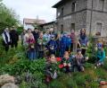 Bild: le
Viele neue zehnjährige Kinder kamen am Samstag zum Gemeinschaftstag der Flosser Bahnhofskrähen. Die Jugendgruppe des OGV Flo ß und Umgebung ist jetzt auf 17 Kinder und Jugendliche angewachsen. Die Gruppe der Jüngeren ab zehn Jahren leitet nun Andrea Kostka (rechts).