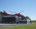 Bild: jut
Der Rettungshubschrauber "Christoph 80" hebt auf dem Flugplatz in Latsch bei Weiden ab.