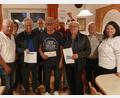 Bild: Herbert Rudolf/exb
Das sind die Preisträger mit den Vorsitzenden: (von links) Hans Forster, Doris Neumann, Richard Grasser, Georg Stahl, Jürgen Költsch, Roland Pichl, Manfred Himmler, Harmut Brönner und Eva Nitsche.