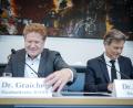 Bild: Kay Nietfeld/dpa
Da konnten sie noch lachen: Robert Habeck (r,echts) und sein Staatssekretär Patrick Graichen.
