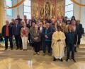 Bild: ric
Nach der Messfeier versammelten sich die Jubilare zum gemeinsamen Gruppenfoto. Pfarrer Arul freute sich über die zahlreich erschienenen Gläubigen des damaligen Kommunion-Jahrgangs vor 50 Jahren.