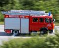 Symbolbild: Jens Büttner/dpa-Zentralbild/dpa/Symbolbild
Die Kümmersbrucker Feuerwehr musste einen Brand löschen, nachdem ein Mann versucht hatte, Unkraut mit einem Bunsenbrenner zu entfernen.