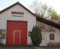 Bild: kro
Das Feuerwehrgerätehaus in Redenbach wird mit einem Anbau für Sanitäranlagen erweitert.