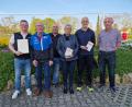 Bild: brü
Kreisreferent Sebastian Stock (von links) freute sich mit den geehrten Sportlern und Prüfern: Günter Schlagenhaufer, Kreisvorsitzender Thomas Gebele, Elisabeth Dehling, Maik Hengmith und Johann Bauer.