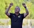 Archivbild: Hubert Ziegler
"Oh Himmel, wenn ich nur selbst die Tore schießen könnte": Karl-Heinz Wagner, der Trainer des FC Amberg, verzweifelte in Straubing beim 2:2 angesichts der zahlreichen Chancen seiner Mannschaft.