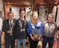 Bild: Max Biller/exb
Die neuen Würdenträger der Naabtalschützen Unterköblitz wurden proklamiert. Das Bild zeigt (von Links) Josef Appl , Hans Hermann, Maximilian Biller, Josephin Eckert, Georg Zwack sen. und Auflagemeister Karl Eckert.