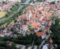 Archivbild: Amann
Noch sind die Nabburger Altstadt-Dächer unbeleckt. Allerdings wollen immer mehr Hauseigentümer Strom produzieren. Drei Anträge liegen dem Bauausschuss vor.