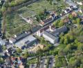 Bild: mür
Der Neubau für die Außenstelle des Landesamts für Digitalisierung, Breitband und Vermessung an der Egerer Straße in Waldsassen, rechts daneben der Gebäudekomplex des früheren Krankenhauses.