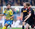 Bild: Swen Pförtner/dpa
Eintracht Braunschweigs Immanuel Pherai (l) spielt gegen Regensburgs Scott Kennedy.