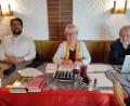 Bild:  Christian Oberthür/exb
Sie diskutierten über die Armut im Alter bei der Linken in Sulzbach-Rosenberg (von links): Stefan Dietl (Verdi), Uschi Maxim (Kreissprecherin Die Linke), Manfred Preischl (Direktkandidat Die Linke).