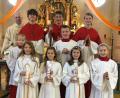 Bild: Linda Schmauß/exb
Drei Erstkommunionkinder in der Expositurgemeinde Wilchenreuth