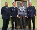 Bild: dob
Georg Zielbauer (Zweiter von rechts) sieht man die 85 Jahre nicht an. Jetzt erhielt er Besuch von seinen Feuerwehrkameraden, denen er eng verbunden ist.
