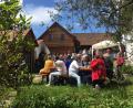 Bild: gri
Es ist ein Idyll: Der Duft frisch gebackenen Brotes, frisches Bier, das Plätschern des Baches und Frühlingssonne in der Molzmühle.