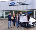 Bild: kro
Das Autohaus Mössbauer aus Tirschenreuth spendete 600 Euro an die Rappelkiste in Tirschenreuth. Bei der Spendenübergabe: (von links) Andreas Bauer, Heidi Leinberger, Melanie Kumeth, Nina Neumann und Geschäftsführer Nicolai Mössbauer.