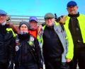 Bild: Wolfgang Hohlmeier
Fünf beherzte Vespa-Fahrer aus Schwarzenbach: Rainer Fenk, Michaela Theobald, Erwin Piehler, Wolfgang Hohlmeier, Rolf Glowatzki (von links) landen schließlich an der Ostsee.