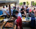 Bild: do
In der heimeligen Atmosphäre des Pfarrgartens luden die kirchlichen Gremien zum Maifest. Eine gute Idee mit einem riesigen Besucherandrang