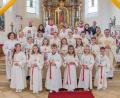 Bild: Wolfgang Schwamberger/exb
In der Pfarreiengemeinschaft Bärnau-Hohenthan-Schwarzenbach kamen insgesamt 16 Mädchen und Jungen zur Erstkommunion. Der Gottesdienst wurde in Hohenthan.