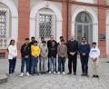 Bild: Marcel Weidner/exb
Die Schüler aus Indien vor dem Landratsamt in Neustadt/WN.