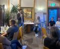 Bild: FDP/exb
Ein FDP-Stammtisch wurde von Landtagskandidat Wolfgang Karbstein (sitzend, Mitte) in Großbüchlberg ins Leben gerufen.