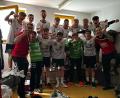 Bild: F. Müller/exb
Die erfolgreiche B-Jugend des HC Sulzbach bejubelt die Qualifikation für die Bayernliga.