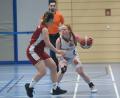 Archivbild: Tobias Schwarzmeier
Die Basketballerinnen der DJK Neustadt/WN – hier Aufbauspielerin Franziska Schulz am Ball im Bayernliga-Duell gegen Schwabach – können sich über einen weiteren großen Erfolg freuen. Nach dem Meistertitel in der Bayernliga holt das Team von Coach Chris Sardgon auch den zweiten Platz im Bayernpokal.