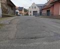 Bild: Portner
Die Sanierung der Straße „Freyung“ soll laut Planung Anfang 2024 starten. Für Wasser und Abwasser wird derzeit der Bauentwurf mit Berücksichtigung des Neubaugebiets „Am Osterbrunnen BA 3“ erstellt.