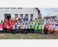 Bild: khg
Die vier Jungen-Mannschaften nach der Grundschul-Landkreismeisterschaft auf dem Sportgelände des FV Vilseck (von links): 1. Hahnbach, 2. Vilseck, 3. Auerbach und 4. Poppenricht mit (hinten, von links) Lehrerin Kerstin Arnold, Karl Heinz Grollmisch, Christian Lehner (Betreuer Vilseck), Kevin Hudert und Maria Danninger (beide Auerbach) sowie Rektorin Janina Schmidt, Tobias Högl und Robert Schön (alle Poppenricht).