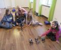 Bild: Familienzentrum Mittendrin/exb
Lenka Krizova half den vier Mädchen beim Trickfilm mit vier Pferden.