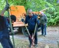 Bild: soj
Fleißige Helfer sind zurzeit dabei, den Hupferweg zu kennzeichnen.