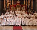 Bild: Pfarrei Erbendorf/exb
Aufgeteilt in zwei Gruppen feierten 33 Kinder aus Erbendorf an Christi Himmelfahrt und am Sonntag danach die Heilige Erstkommunion. Die Dankandacht wurde gemeinsam gefeiert.