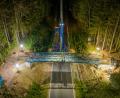 Bild: Peter Wurm/Drohnenbilder-Weiden
Der Autokran hebt die neue Brücke für den Radweg von Kohlberg nach Hirschau ein. Dieser wird sukzessive ausgebaut.