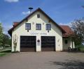 Bild: bnr
Die Gemeinde Fensterbach investiert viel in die Sicherheit der Bürger. Die drei Feuerwehren - hier das Gerätehaus in Wolfring – sind gut ausgerüstet.