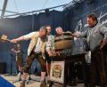 Bild: Petra Hartl
Oberbürgermeister Michael Cerny (links) hat am Freitagabend das erste Fass Dult-Bier angezapft. Bräu Franz Kummert (rechts daneben), Landtagsabgeordneter Harald Schwartz und Festwirt Reinhard Gschrey (rechts) waren aufmerksame Beobachter.