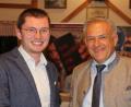 Bild: kro
Landrat Roland Grillmeier (rechts) war einer der ersten Gratulanten beim neuen Kreisvorsitzenden.