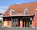 Bild: bey
Das Feuerwehrhaus Pirk wird nach Übernahme des Brandschutzes in der Pirkmühle für die weiteren dann notwendigen Fahrzeuge nicht mehr ausreichen und muss an anderer Stelle neu errichtet werden.
